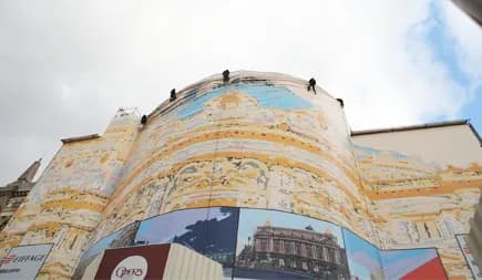 Bâche publicitaire posée sur un immeuble par TRAPEZE