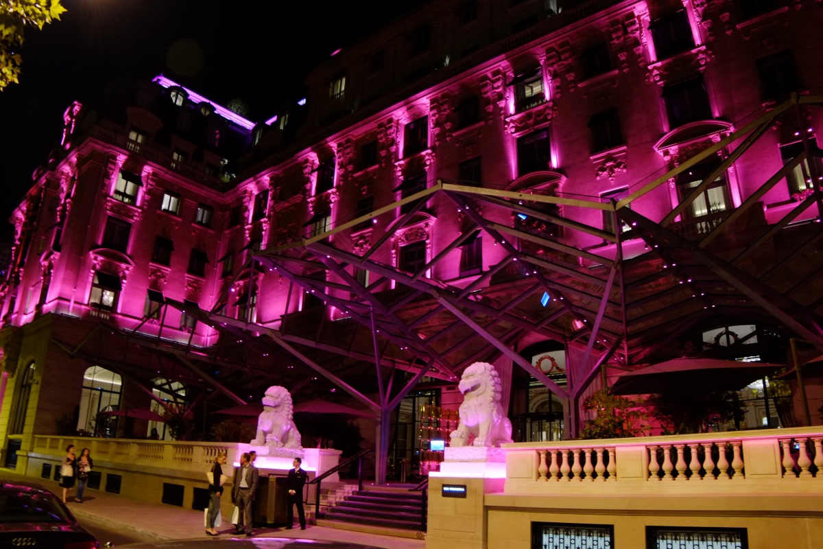 Hôtel Peninsula – Pose des filtres rose